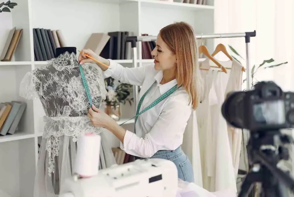 Une femme a changé de métier afin de travailler dans la mode